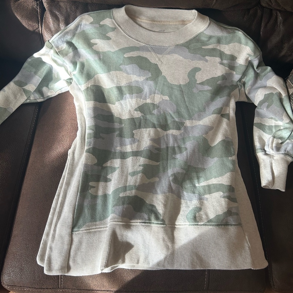 AE Sweatshirt with side slits